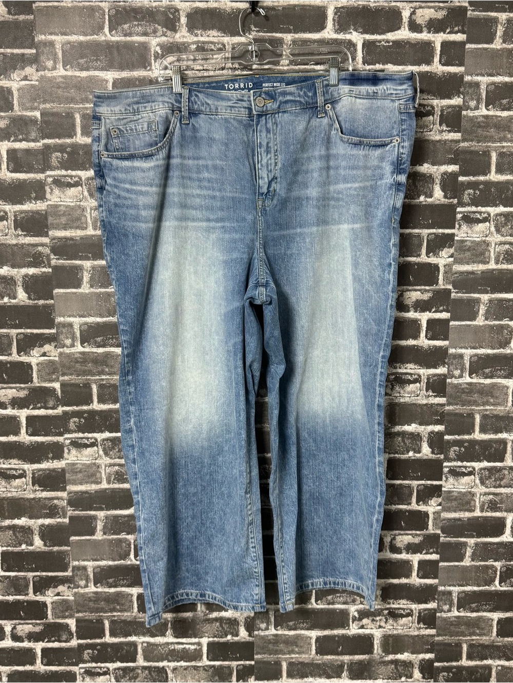 NWT Torrid Perfect Rigid Stretch Wide-Leg Jean light wash jeans
